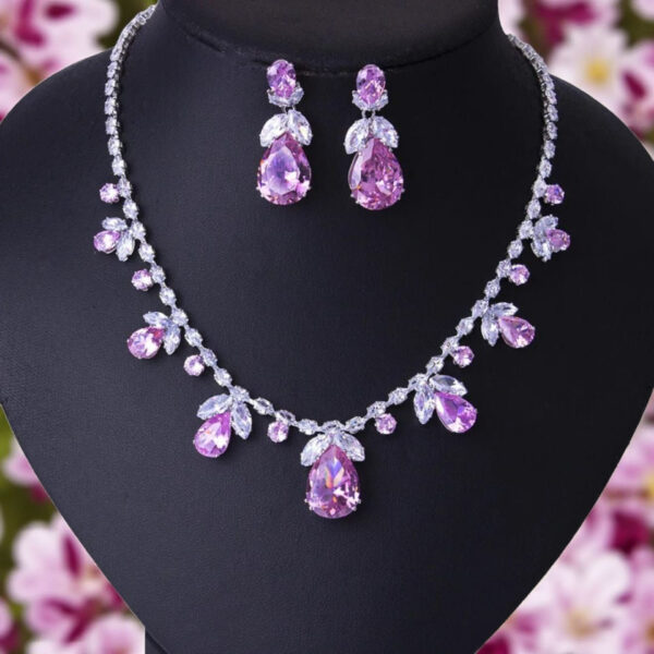 High-end New Retro Crystal Women's Necklace Earrings